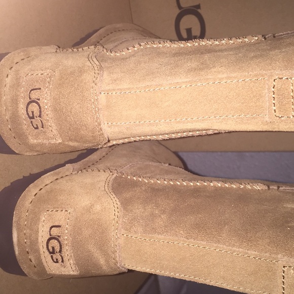UGG - Picture 2 of 5